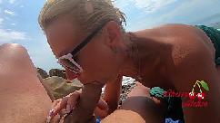 Amateur fast blowjob and doggy sex on the beach